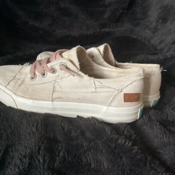 🌸 Blowfish Slip-On Canvas Shoes | Women’s 9 | Light Pink 🌸 - Picture 2 of 3